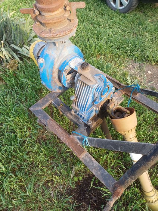 Vand pompa caprarri în stare buna de funcționare!