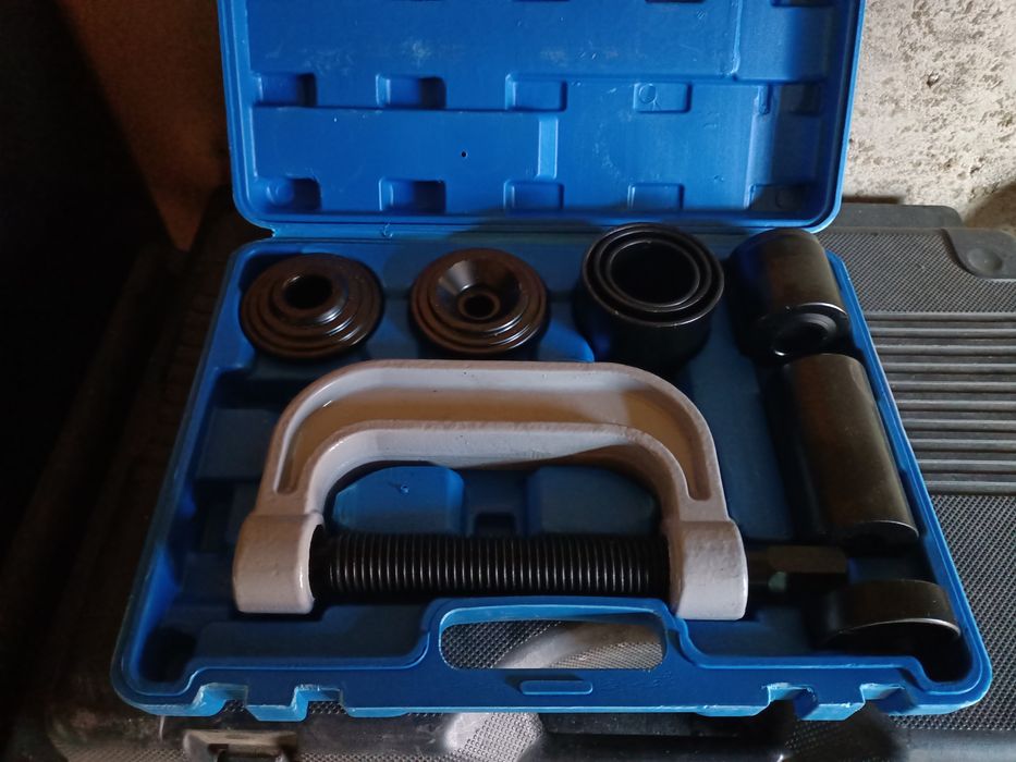 Набор инструментов для снятия и установки шаровых опор