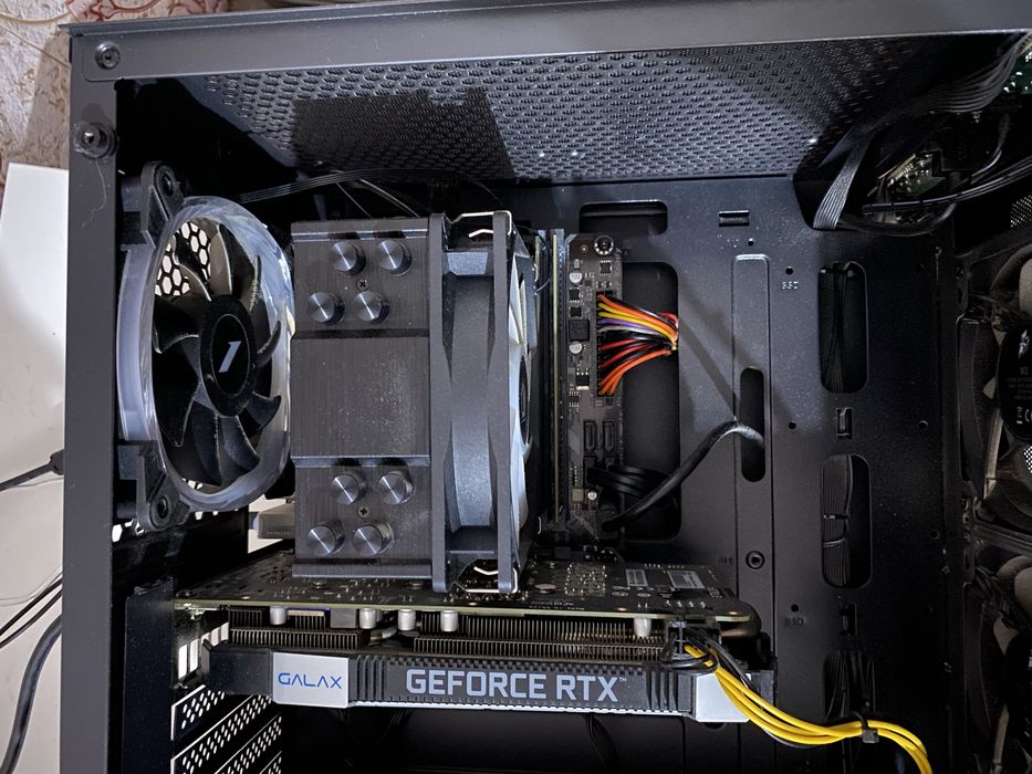 Материнская плата с процессором и опертивной памятой