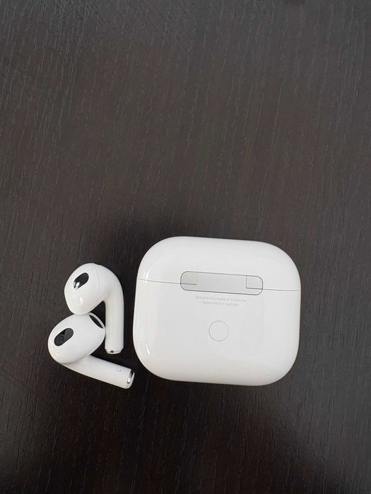 AirPods 3 originale cu husă – stare excelentă
