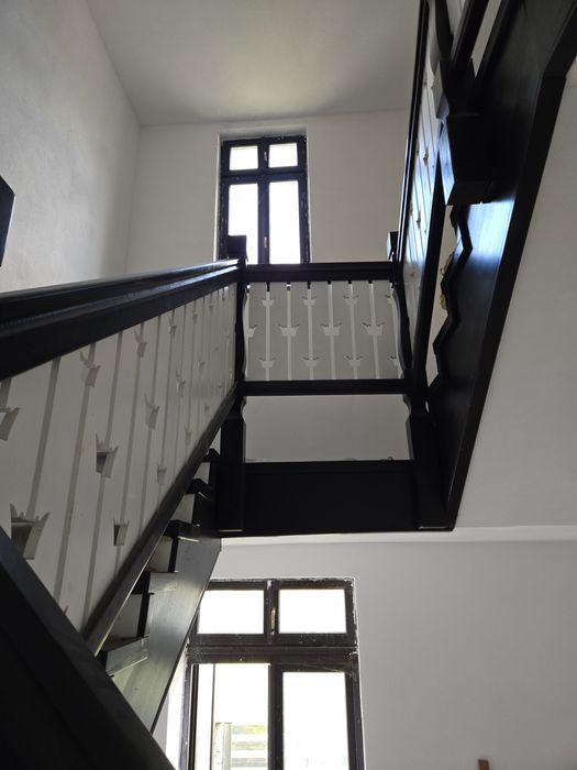 Cladire comerciala - subsol 100 mp + etaj 450 mp