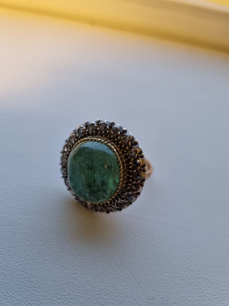 Inel antic 18k smarald cabochon si diamante naturale