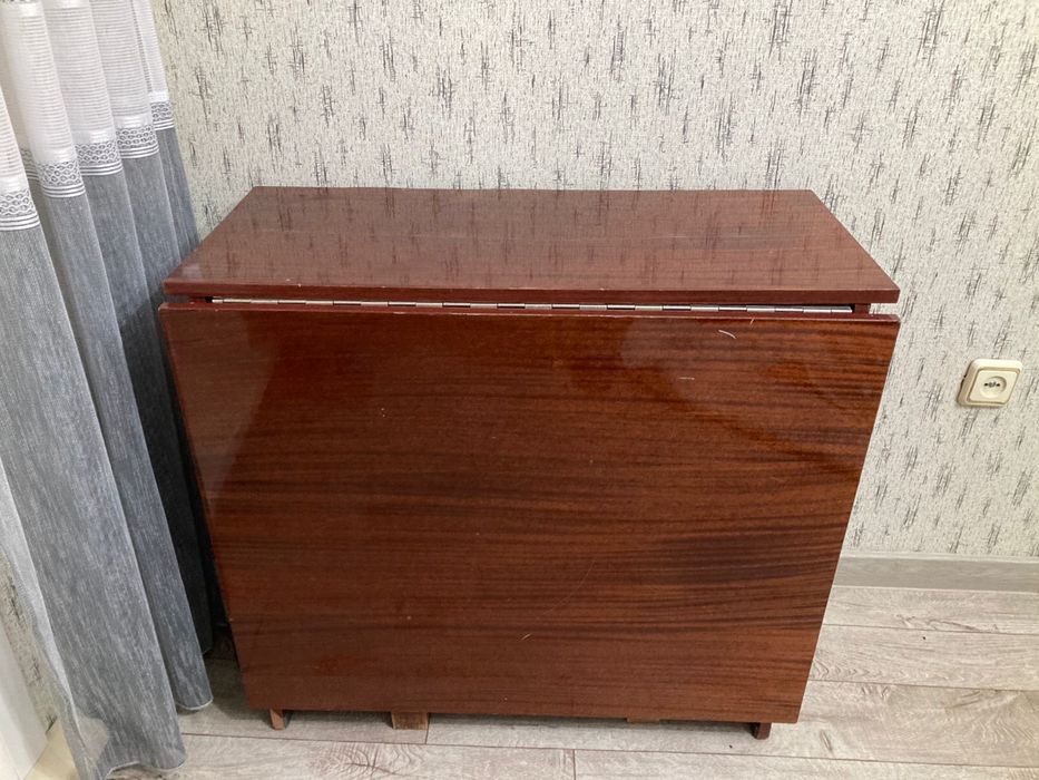 Стол-тумба недорого , целый