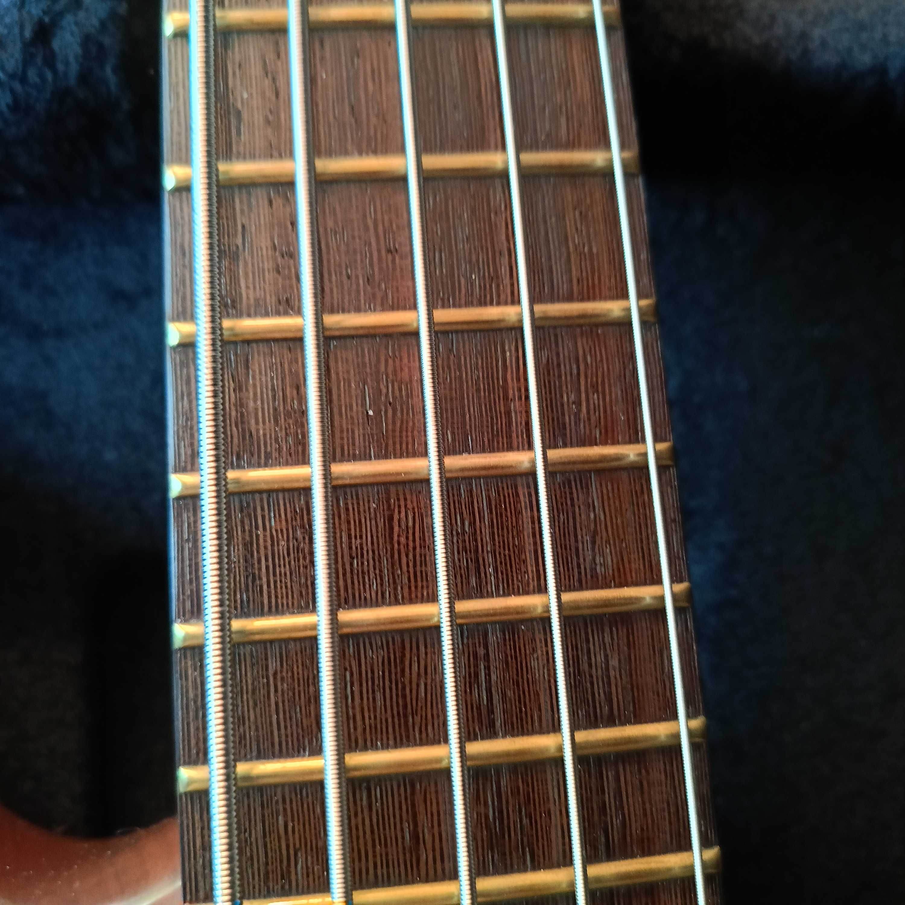 Продавам бас китара WARWICK THUMB 5 струни