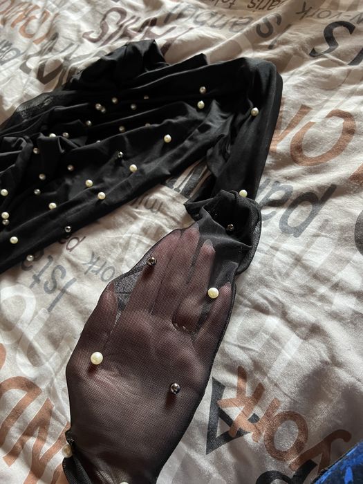 Рокля с перли и пухче