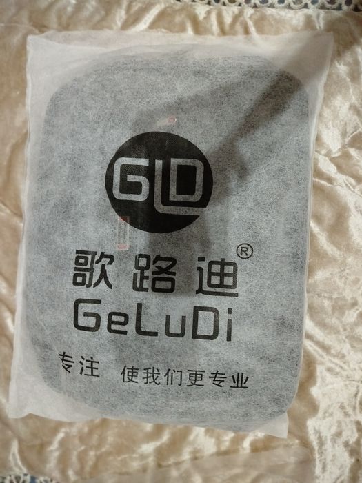 Мужские черные сумки от бренда Geludi.