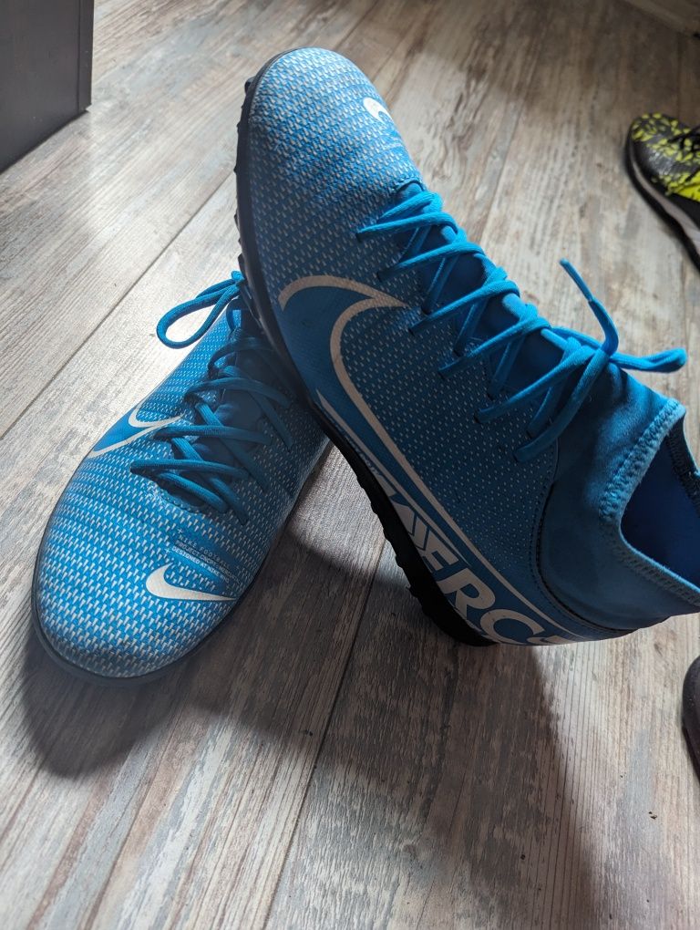 Оригинални мъжки маратонки Nike за футбол номер 42,5