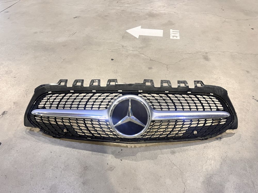 Grilă frontală Neagra pentru Mercedes A W177 B177 AMG: