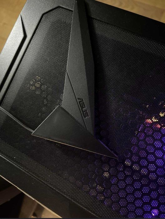 Геймърски компютър нов в гаранция