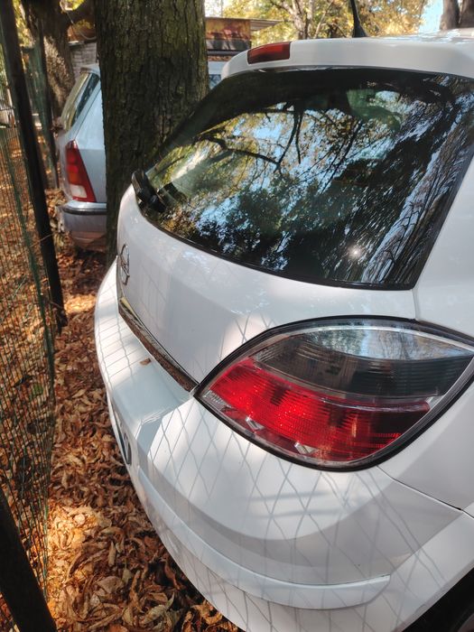 Опел Астра 2010г.Сменен съеденител, свещи. Нови гуми. 165000км.к