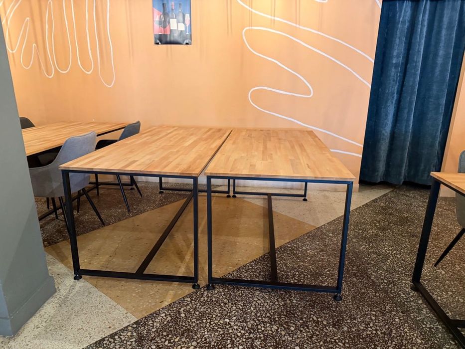 Продават се трапезни столове и маси