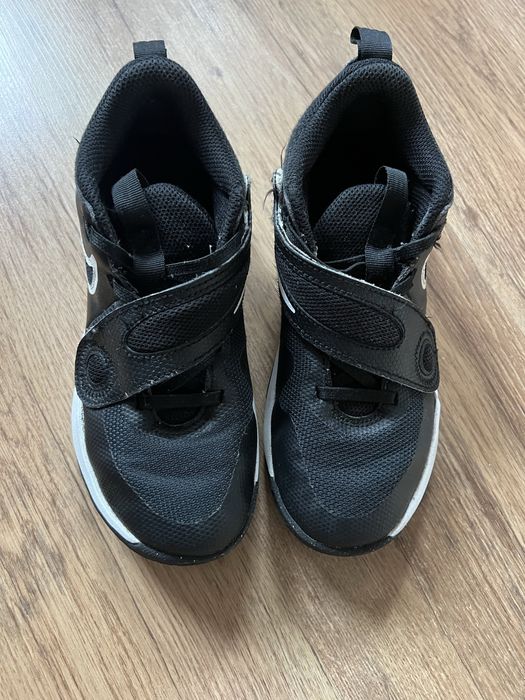 Маратонки Nike Team Hustle D 11