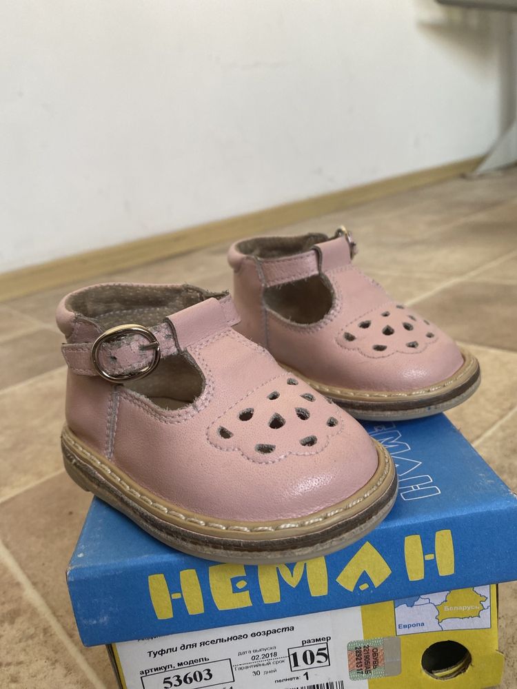 Обувь (ботинки, кроссовки)  для девочки 3-4 года