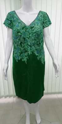 Прекрасна рокля в зелен цвят