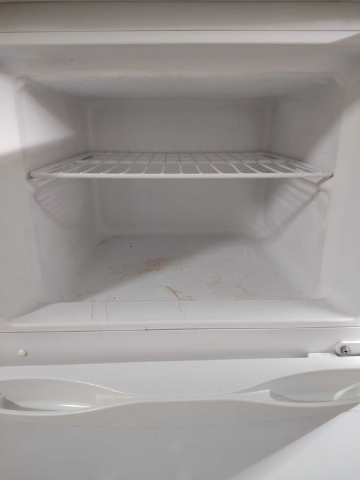 Хладилник с горна камера NEO