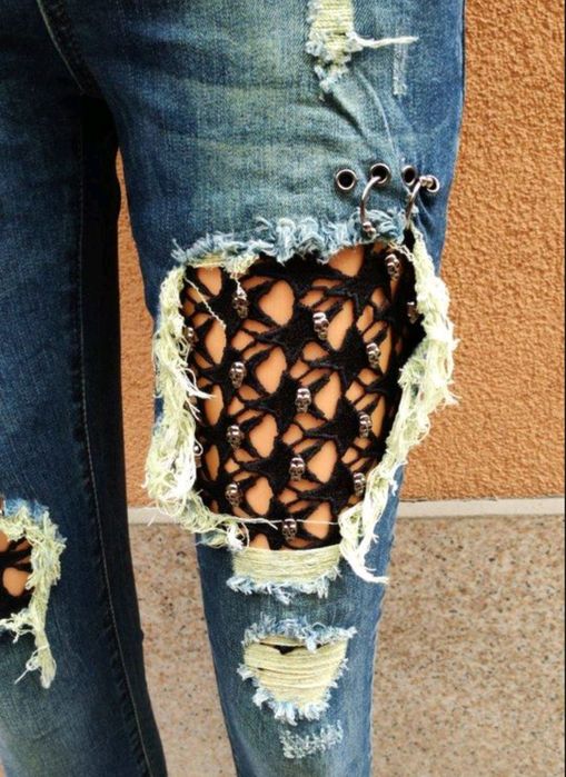 Пънк дънки 
Размер ХС
Цена : 25лв