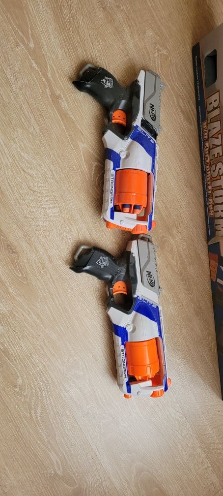 Vand 2 pistoale nerf