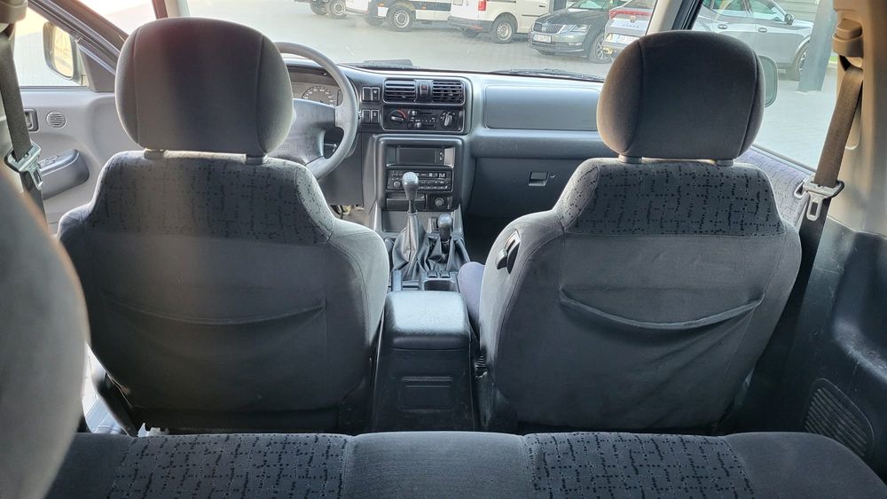 Vând Opel frontera 4X4cu acte la zi motor 2,2 diesel impecabil [OFER F