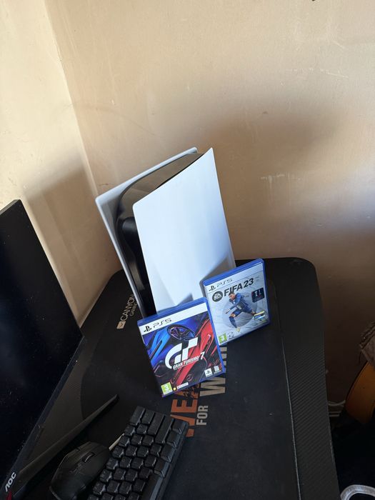 PlayStation 5 + две игри ( Grand Torismo 7 , FIFA 23