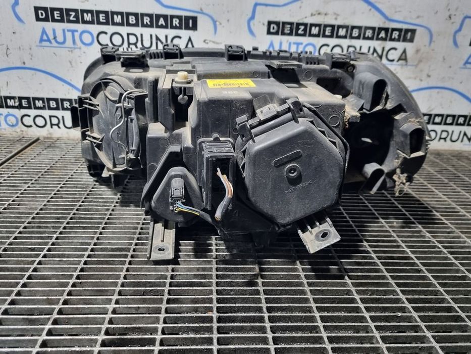 Far Dreapta BMW X3 E83 2003 - 2006 SUV 4 Usi (1362) Fara xenon