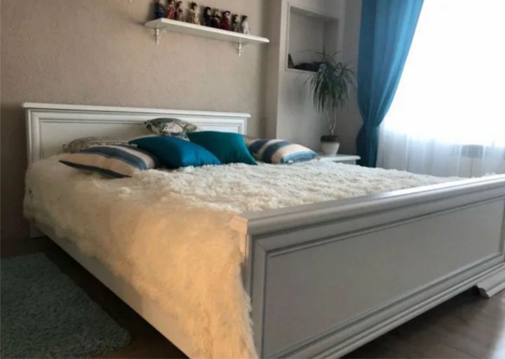 Продам двухспальнюю кровать, размер 160/200