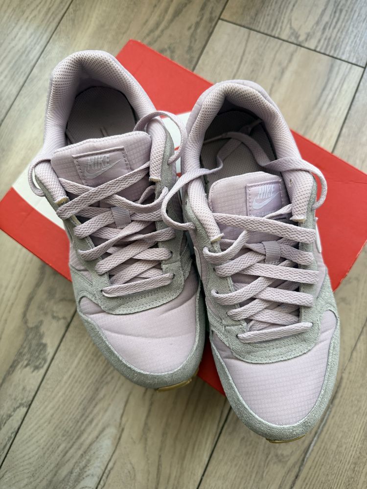 Маратонки NIKE 37,5