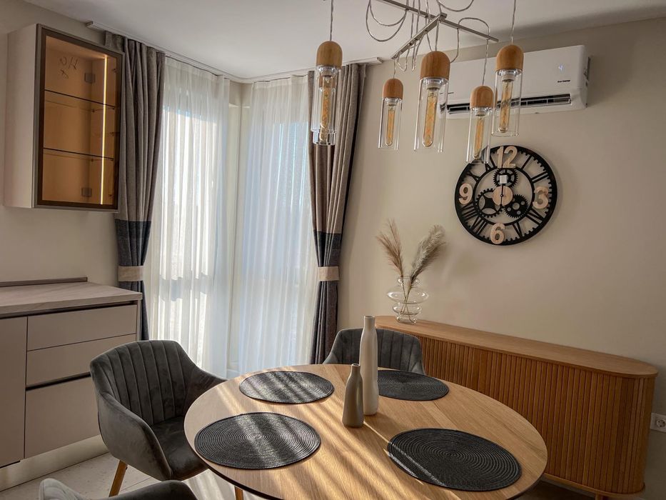 Дава се под наем Тристаен апартамент в Пловдив, Остромила - 120 кв.м за 850 € - Снимка #1