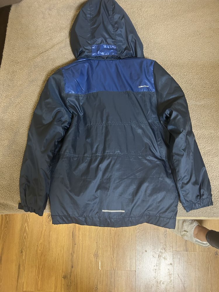 Яке Addidas.