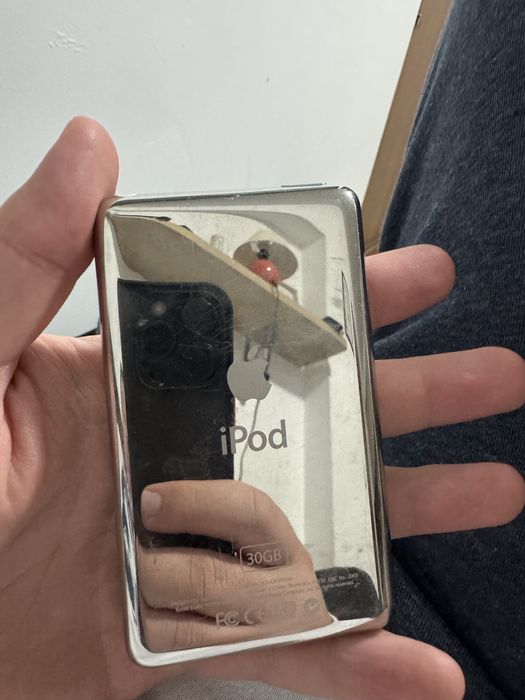iPod classic 30 gb 5-то поколение