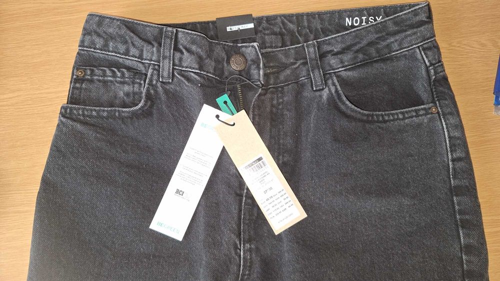 Noisy May
Дънки Isabel Черен Mom Fit