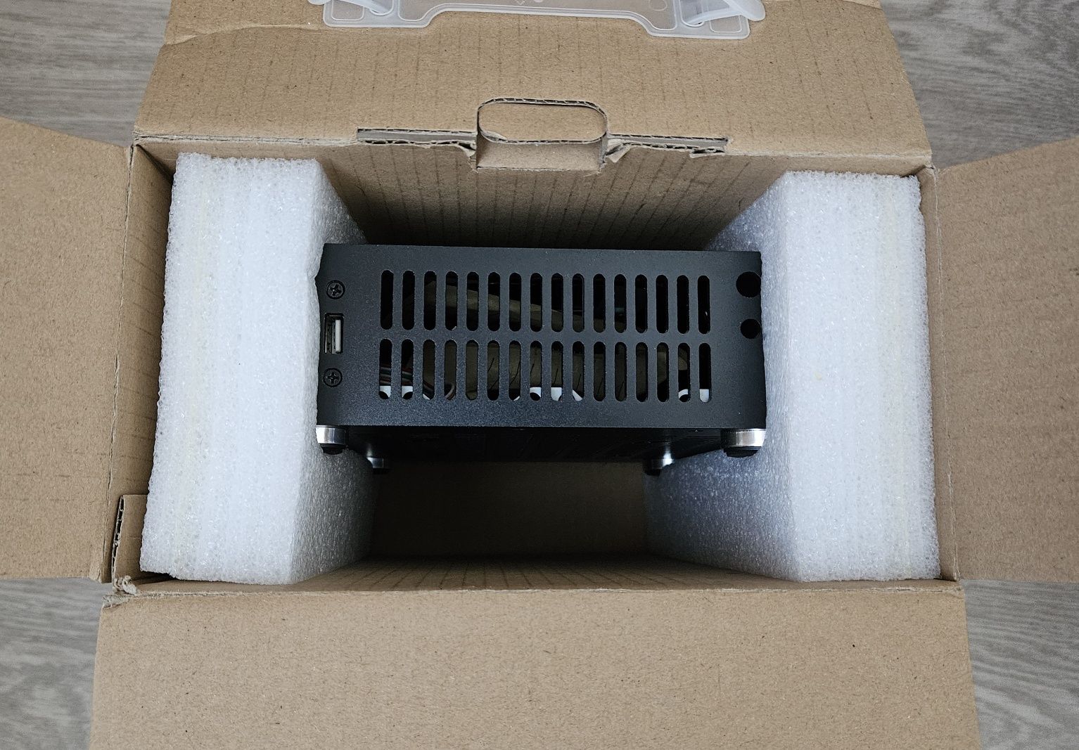 Компактный корпус для компьютера mini-itx