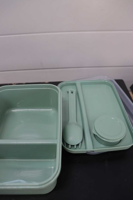 Два броя Разделени кутии за обяд с прибори за хранене х 920мл