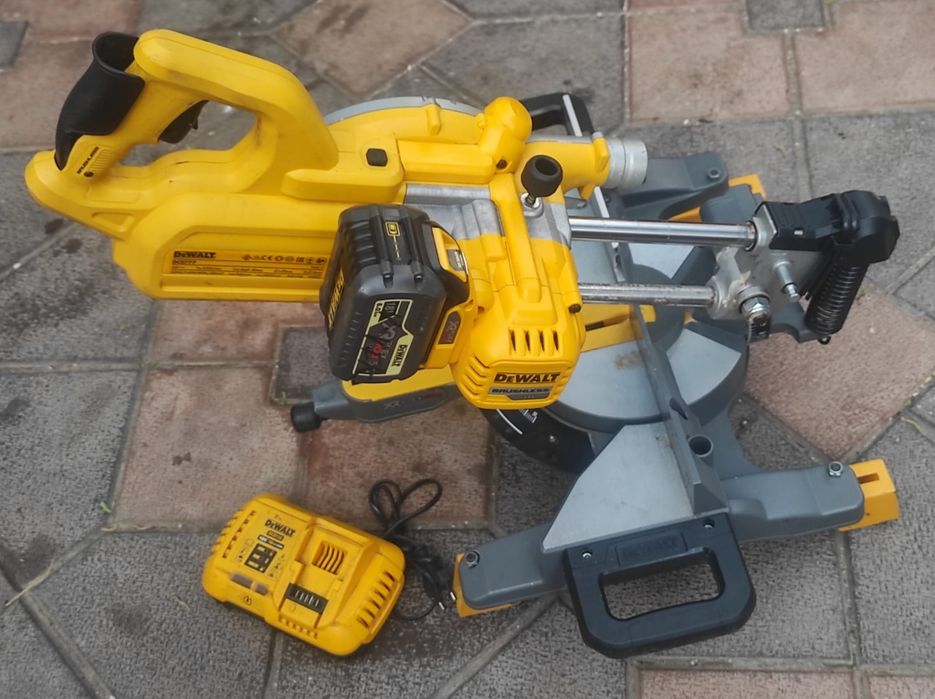 Circular pe acumulatori DEWALT DCD 777 va și nou