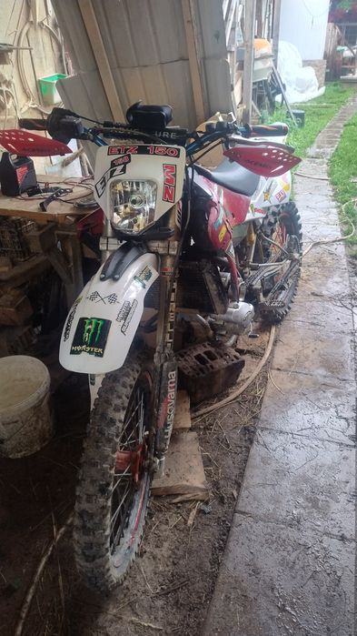 Vând cross 250 Husqvarna