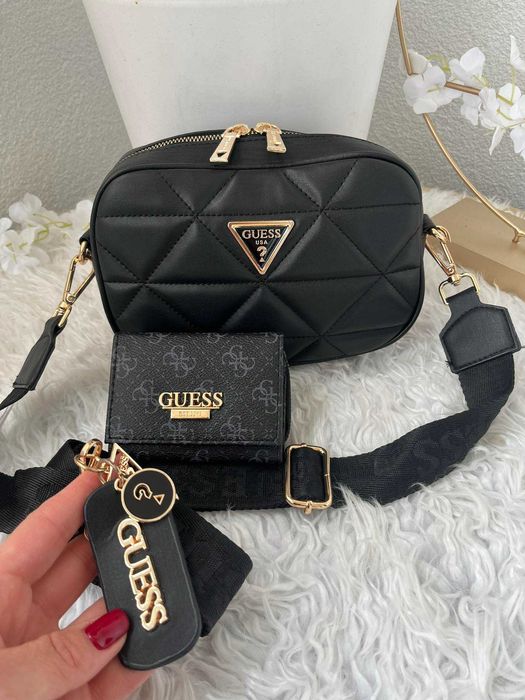 Guess чанти ,раници бъбрек