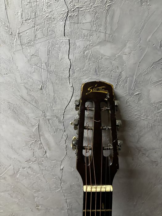 Гитара в хорошем состояний