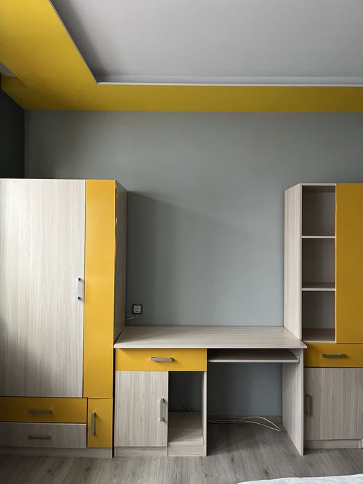 Секция с жълто фолио, но отдолу е синия