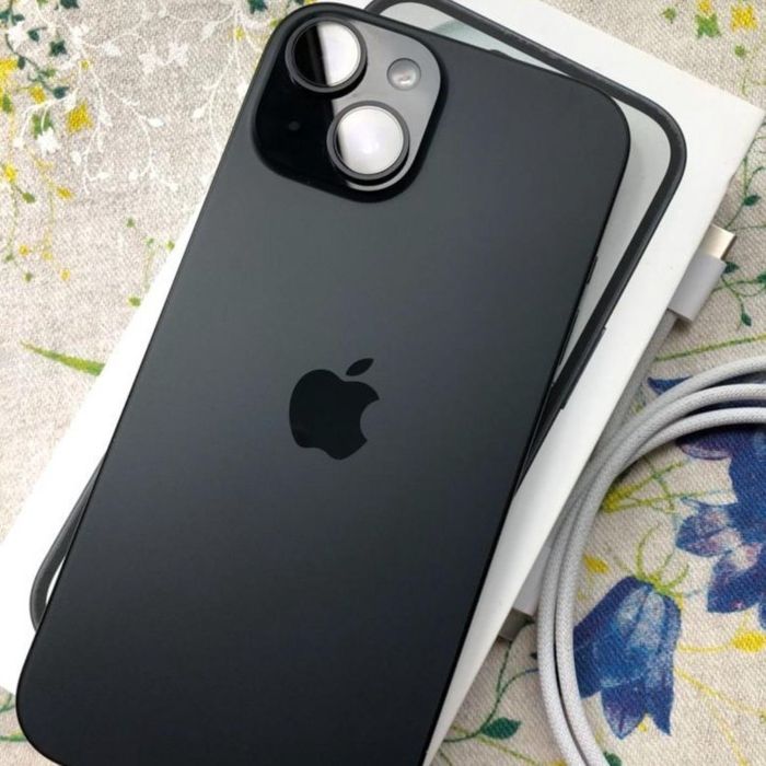 Продам iPhone 15 128 gb