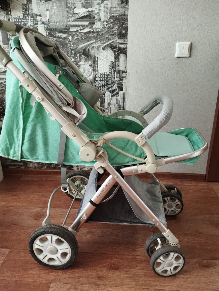 Продам прогулочную коляску
