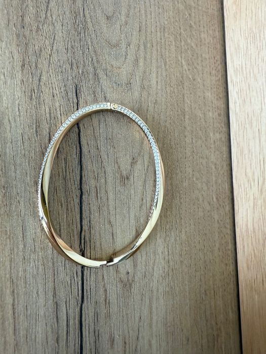 Гривна с камъни Hugo Boss в златно