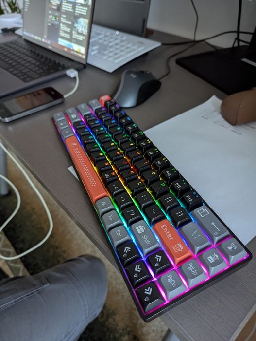 Tastatura de gaming iluminată