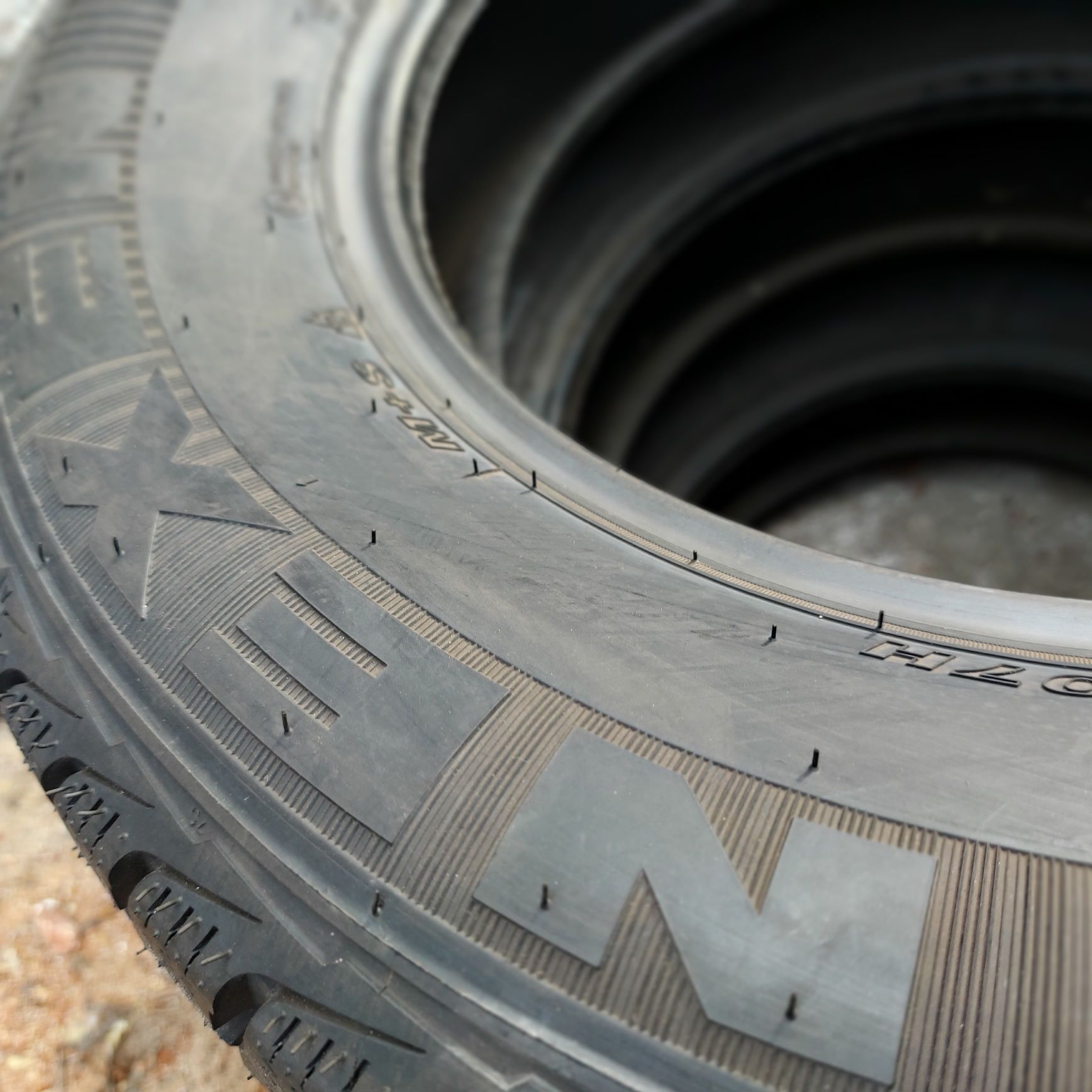 245/65/17"Nexen 3бр.гуми нови