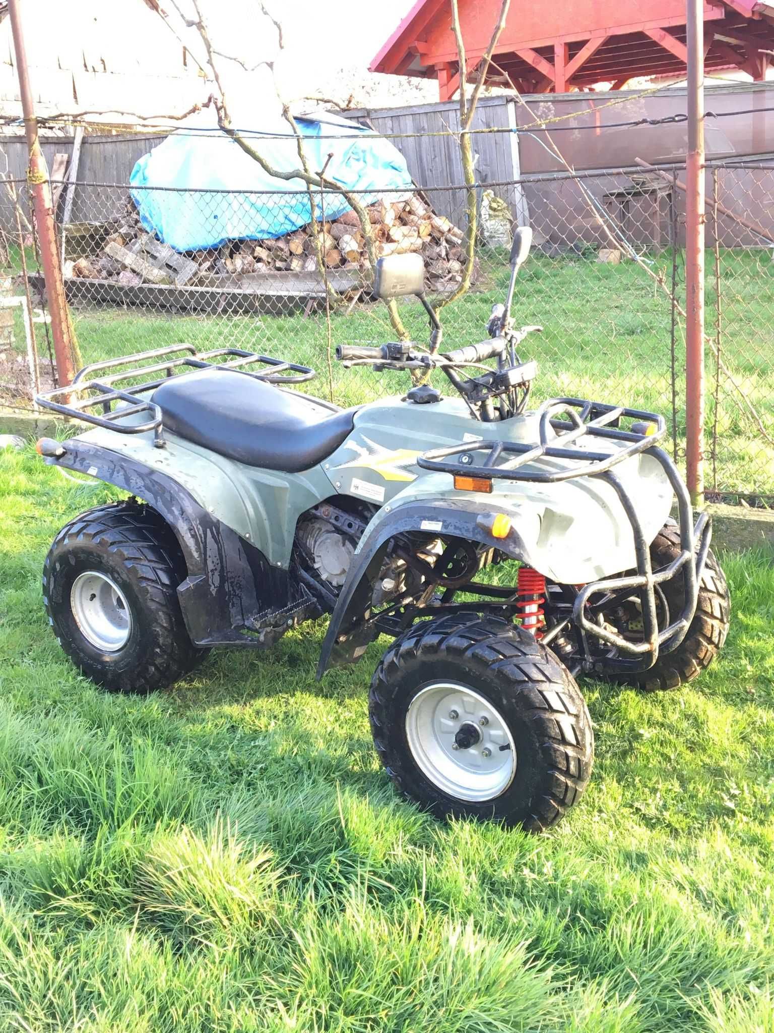 vând atv ADLY de 300