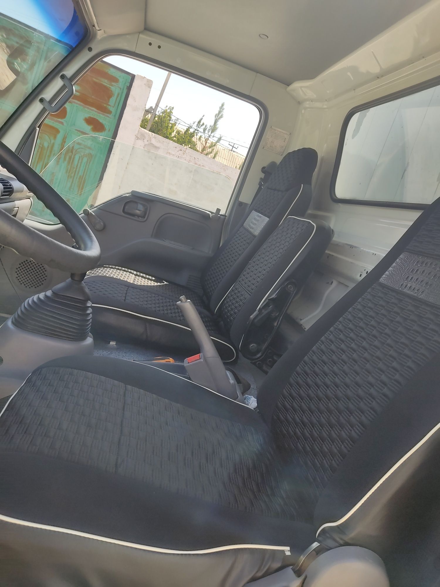 Isuzu NQRsotiladi 2013
