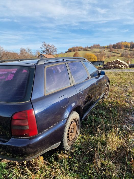 Vând mașină pentru Rabla.
