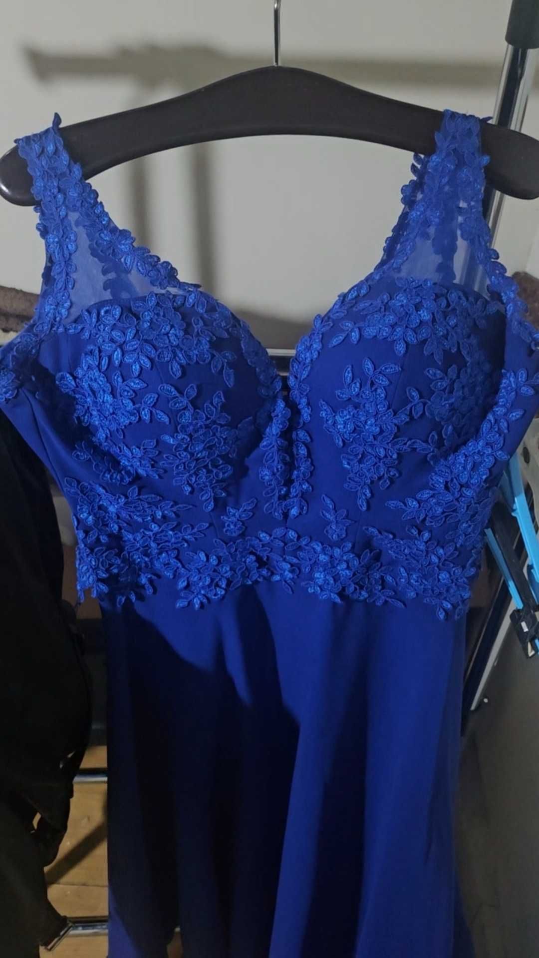 Vând rochie de ocazie elegantă – albastru intens