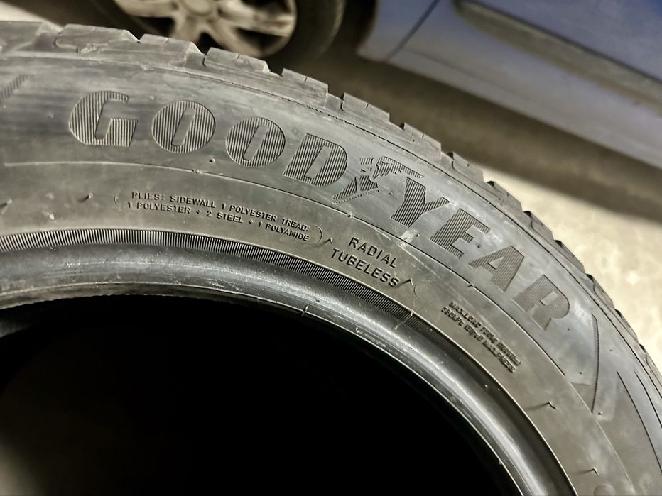 225 55 17 Good year зимни