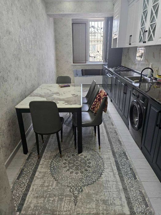 сдается 2х комнатная квартира на 3 этаже в районе крытый рынок