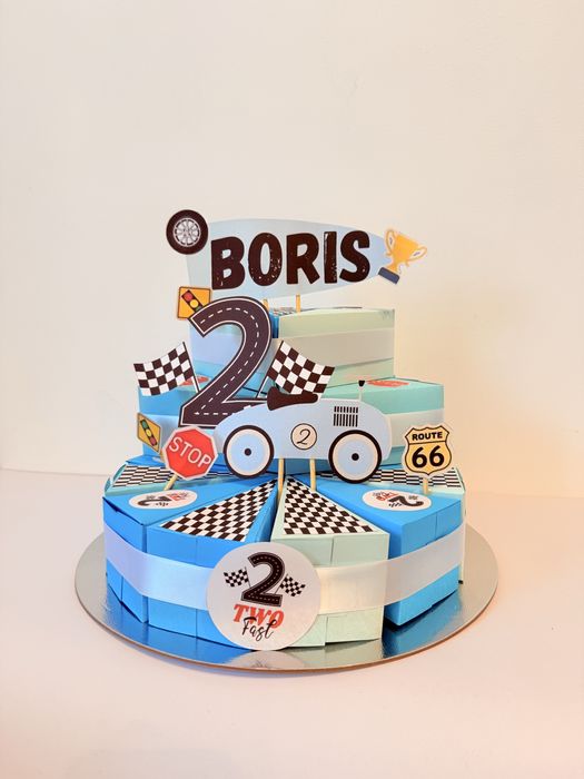 Картонена торта за рожден ден коли