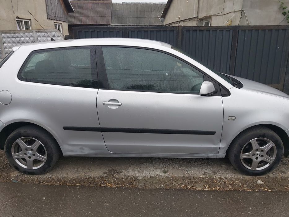 Vand urgent Polo 2004 cu numere rosii